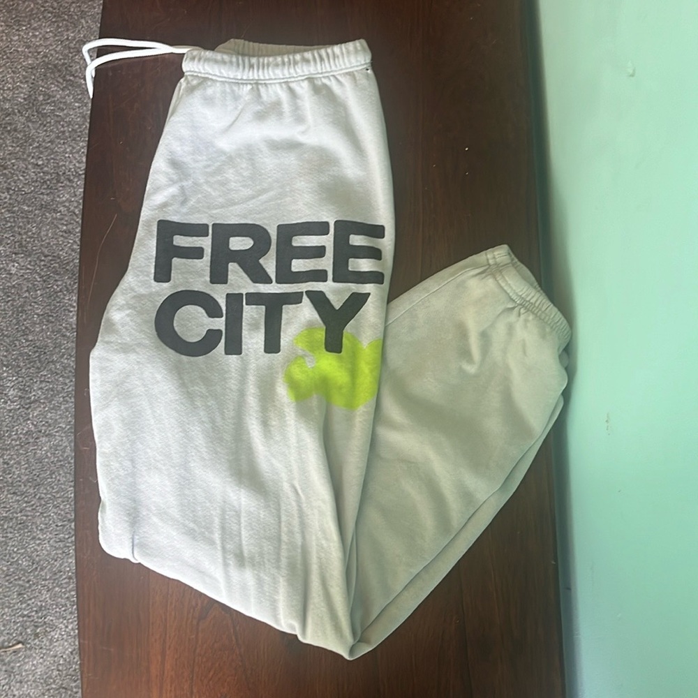 Free city sweatpants